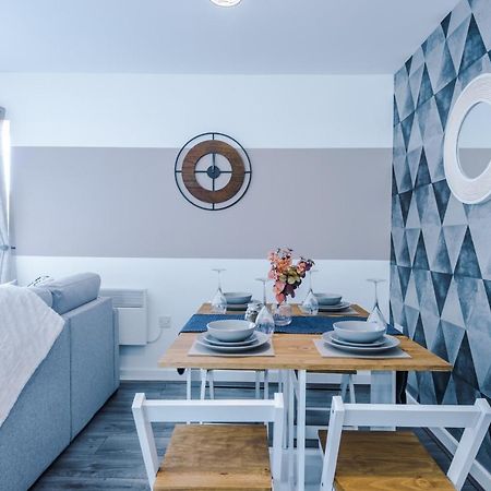 Stunning 2 Bed Apt By Greenstay Serviced Accommodation - Located In Formby Village - Perfect For Short & Long Stays - Couples, Friends & Families & Business Travellers All Welcome - Dog Friendly - 7 Zewnętrze zdjęcie