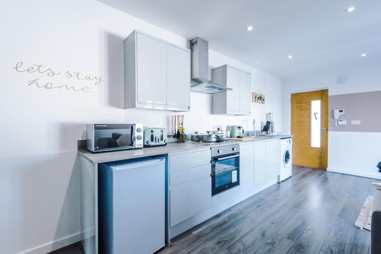 Stunning 2 Bed Apt By Greenstay Serviced Accommodation - Located In Formby Village - Perfect For Short & Long Stays - Couples, Friends & Families & Business Travellers All Welcome - Dog Friendly - 7 Zewnętrze zdjęcie