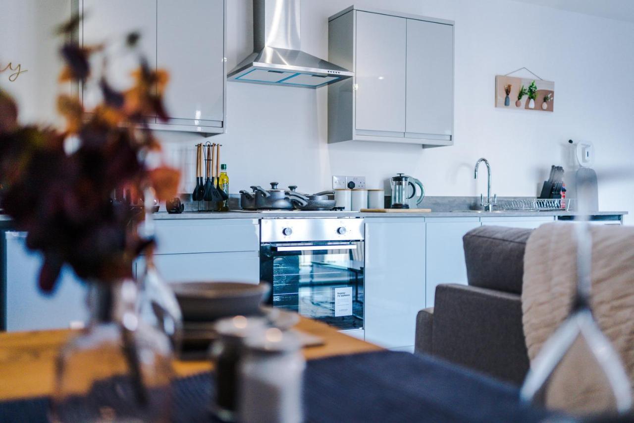 Stunning 2 Bed Apt By Greenstay Serviced Accommodation - Located In Formby Village - Perfect For Short & Long Stays - Couples, Friends & Families & Business Travellers All Welcome - Dog Friendly - 7 Zewnętrze zdjęcie