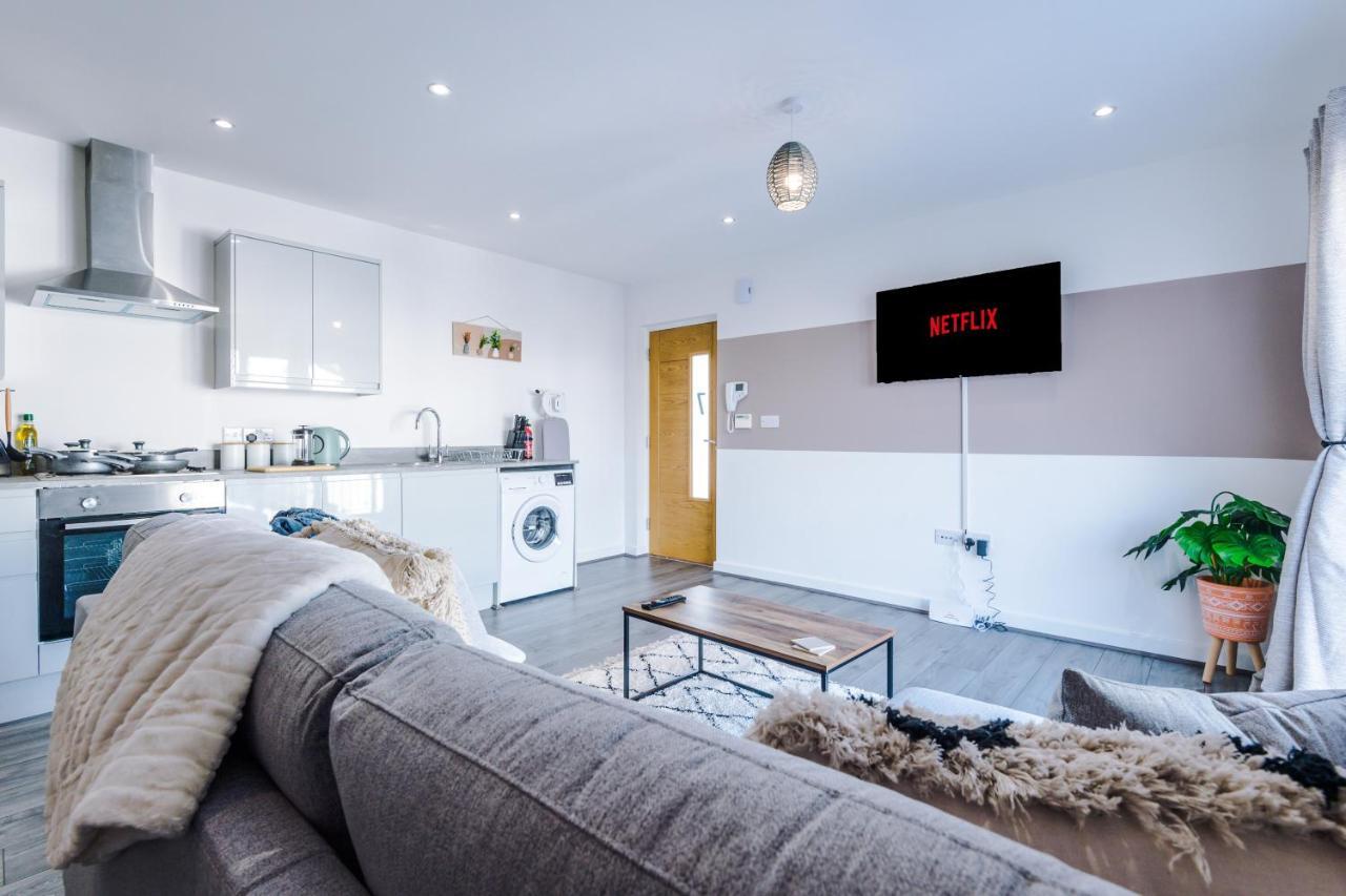 Stunning 2 Bed Apt By Greenstay Serviced Accommodation - Located In Formby Village - Perfect For Short & Long Stays - Couples, Friends & Families & Business Travellers All Welcome - Dog Friendly - 7 Zewnętrze zdjęcie