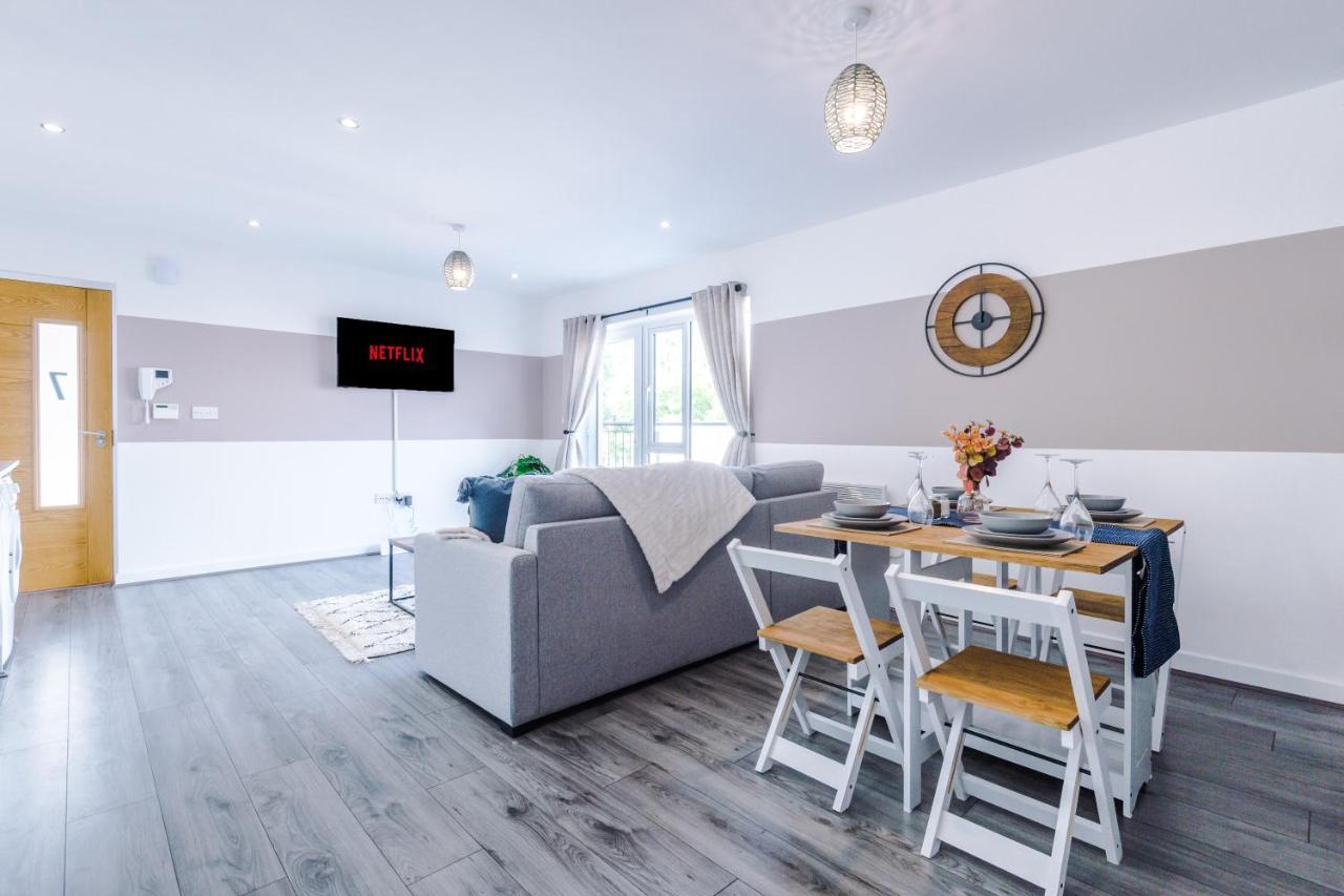 Stunning 2 Bed Apt By Greenstay Serviced Accommodation - Located In Formby Village - Perfect For Short & Long Stays - Couples, Friends & Families & Business Travellers All Welcome - Dog Friendly - 7 Zewnętrze zdjęcie